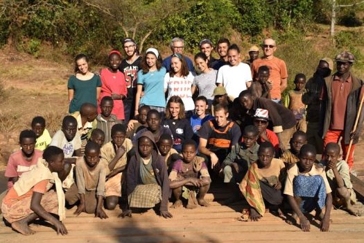 gruppo giovani volontari vispe a mutoyi in burundi